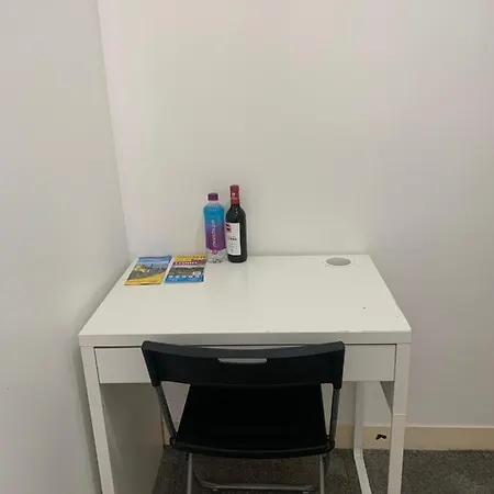 São Lázaro Bhuiyan Family Host * Lisbona