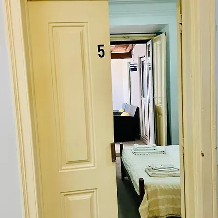 Sao Lazaro Bhuiyan Family Host Guest house