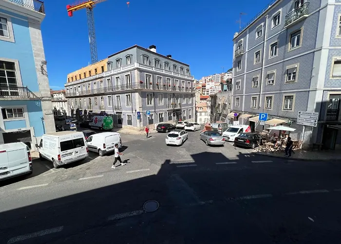 Sao Lazaro Bhuiyan Family Host * Lisbon