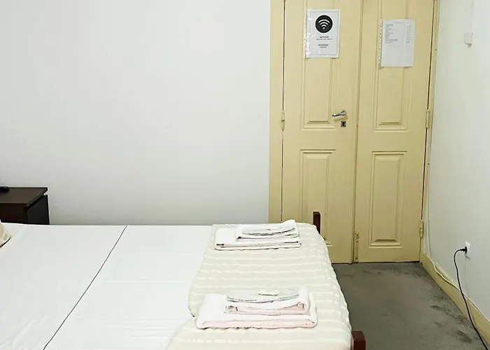 Sao Lazaro Bhuiyan Family Host Lisbon